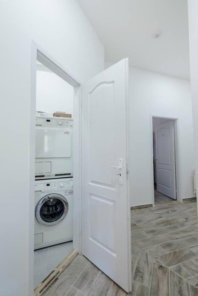 Brand New Studio With Aircon In The Center Budapest Eksteriør billede