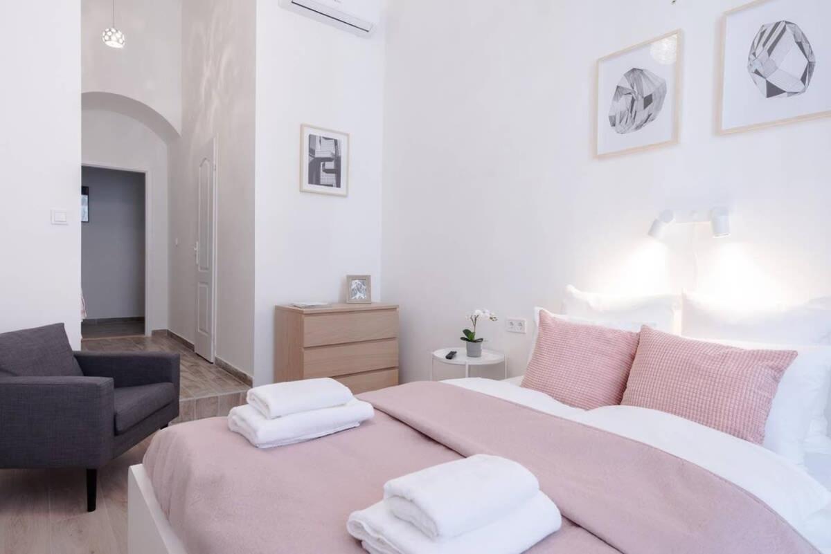 Brand New Studio With Aircon In The Center Budapest Eksteriør billede